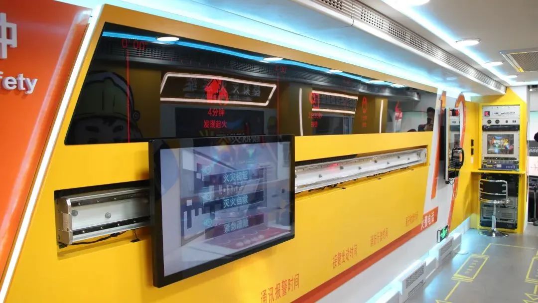 安全守护成长，赢多多宣传消防车助力消防安全“开学第一课”！