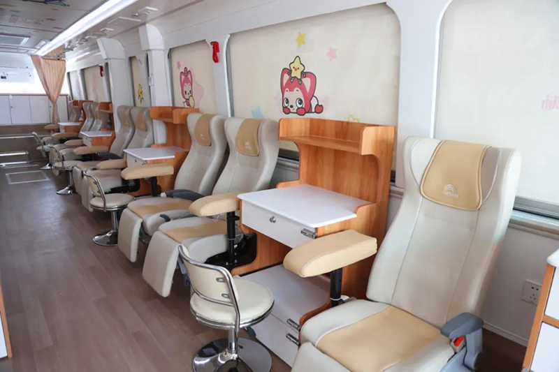 阿狸主题采血车，献给依然相信童话的人