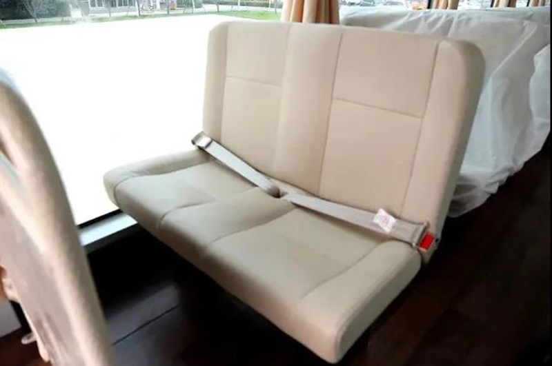 游览车旁展才艺，河南版“熊大”上热搜