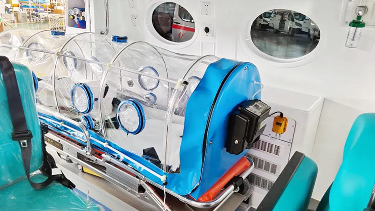 做好中高风险区人员转运及封控，赢多多负压救护车保驾全程