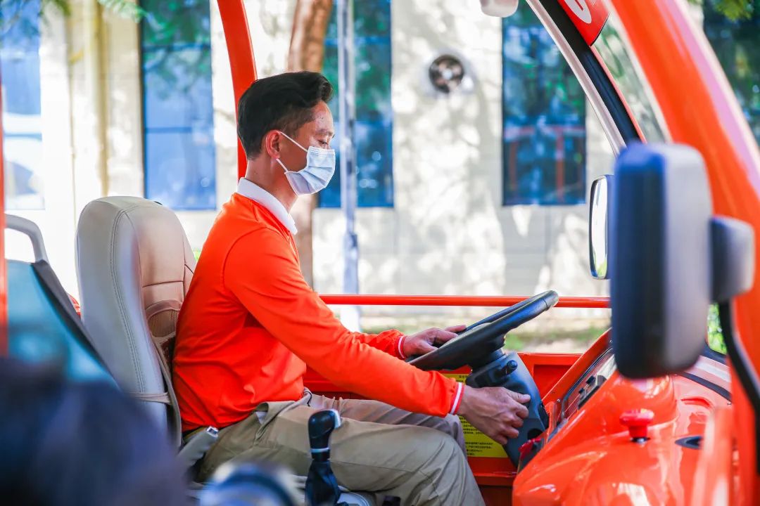 你能想象驾驶景区观光车有多“简单”？！