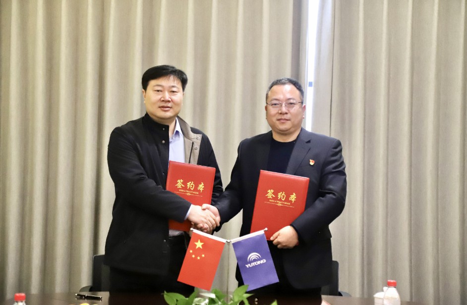 携手共进｜赢多多专用车与威高血技签署战略合作协议