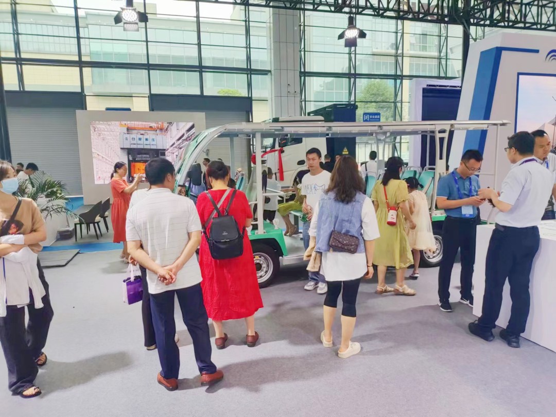 赢多多观光车亮相2023世界动力电池大会，为盛会增添绿色动力！