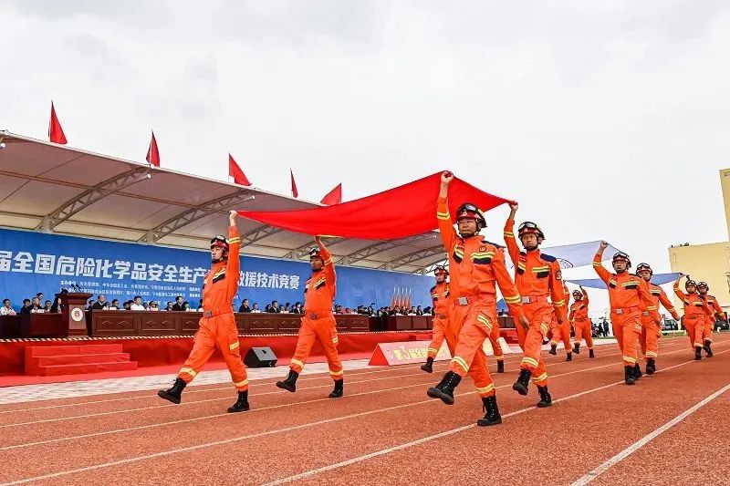 赢多多应急救援车辆惊艳亮相第三届全国危化救援技术竞赛展！