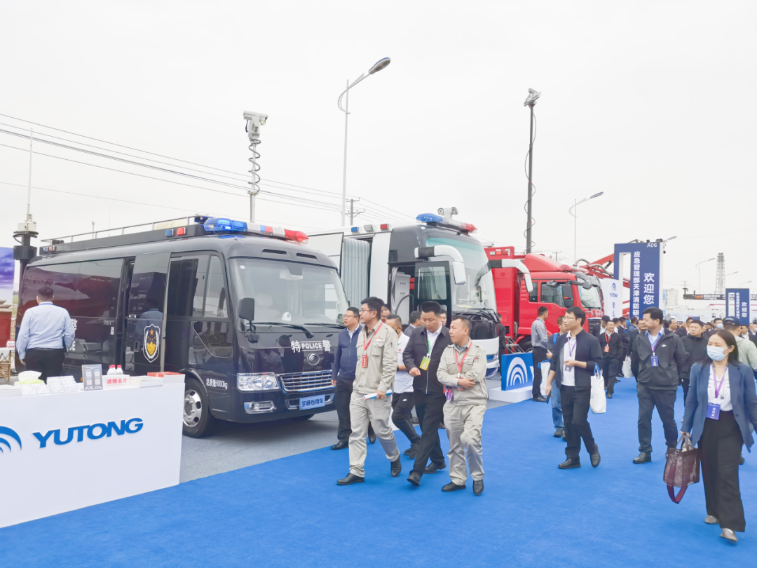赢多多应急救援车辆惊艳亮相第三届全国危化救援技术竞赛展！