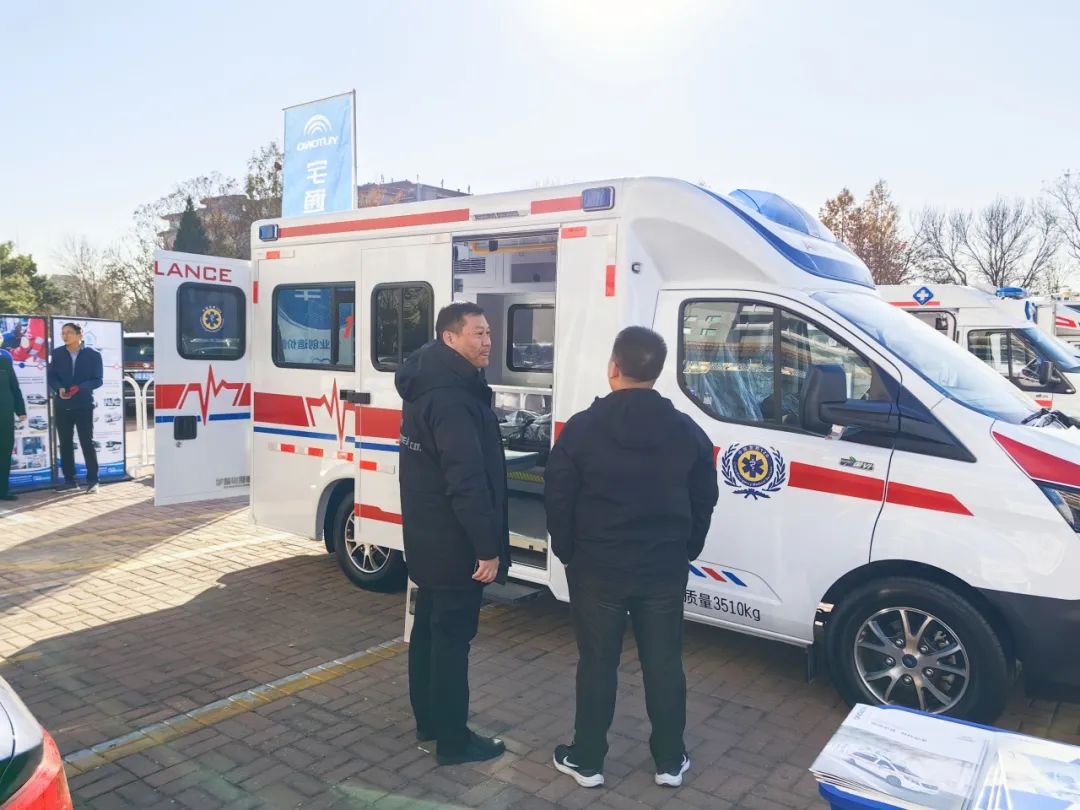 赢多多方舱救护车亮相第四届中国急救大会，匠心为生命护航