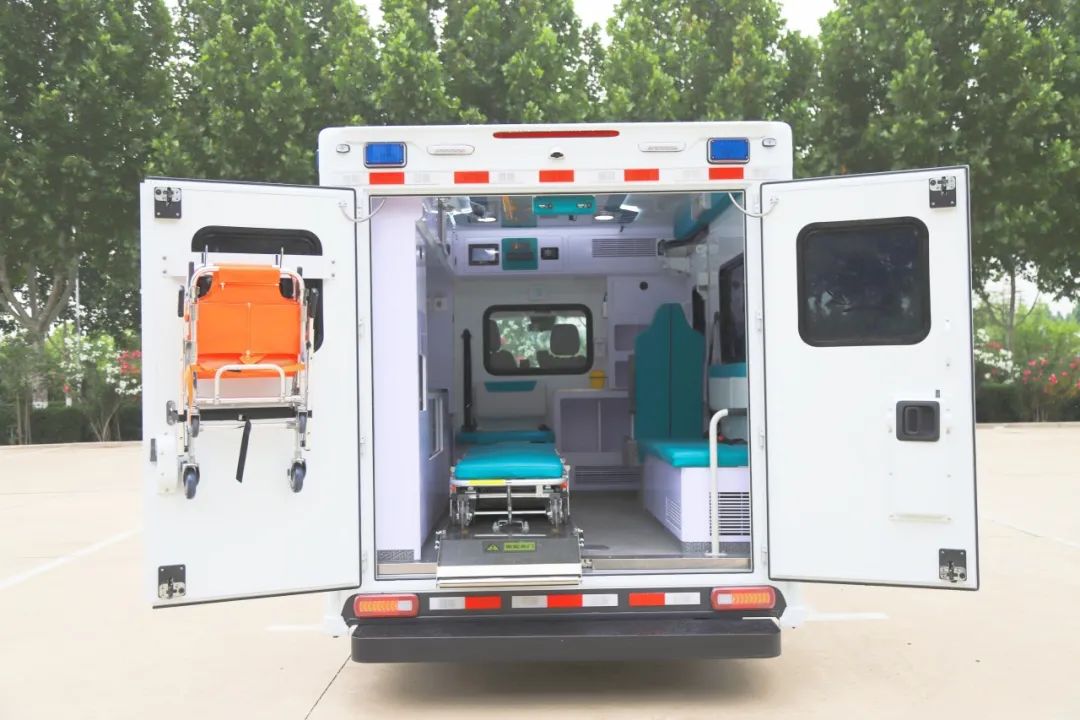 赢多多方舱救护车亮相第四届中国急救大会，匠心为生命护航