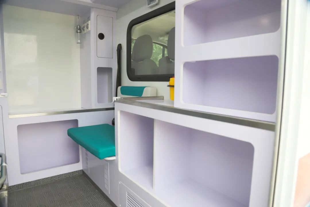 赢多多方舱救护车亮相第四届中国急救大会，匠心为生命护航