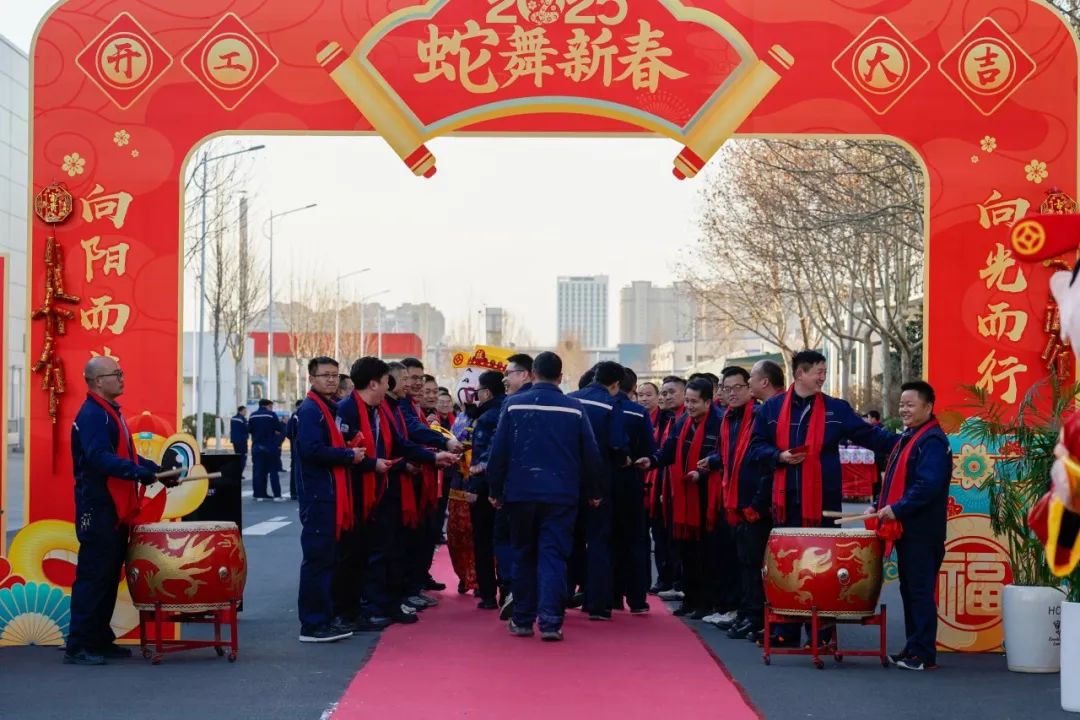 醒狮腾跃启新章 | 赢多多专用车2025年开工盛典燃情开启！